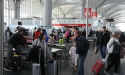 Bayram arifesinde havalimanlarında yoğunluk