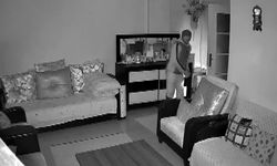 Ev sahibi hırsızı kameradan kovaladı