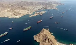 Hürmüz Boğazı'nda yaklaşık 2 bin gemi ve 20 bin denizci mahsur kaldı