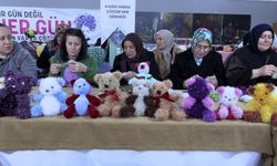 İlmek ilmek sevgi; kadınlar örüyor, çocuklar gülüyor