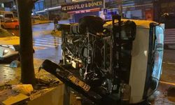 Bayrampaşa’da kamyonet devrildi: 3 yaralı