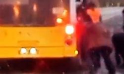 Arnavutköy’de İETT’yi vatandaşlar itti