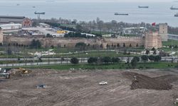 Kazlıçeşme Meydanı’na dökülen molozlar kaldırılıyor