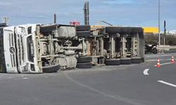 Arnavutköy’de hafriyat kamyonu kaza yaptı