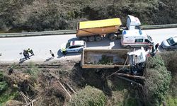 Hafriyat kamyonu çayırlık alana uçtu