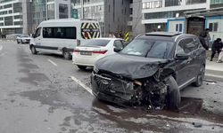 Virajı alamayan cip 4 aracı birbirine kattı
