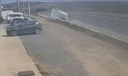 Çatalca’da kamyon refüje çarptı: O anlar kamerada