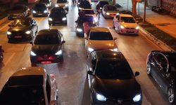 Camdan sarkıp trafiği tehlikeye attı