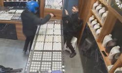 Kuyumcuya silahlı saldırı kamerada