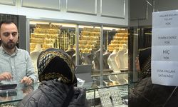 Kuyumcuda yoğunluk: Esnaf camına yazı astı