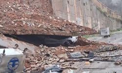 Maltepe'de ortaokulun istinat duvarı çöktü