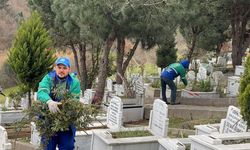 Arnavutköy’de mezarlıklar bayrama hazır