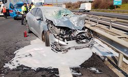 TEM’de kamyonla çarpışan otomobil alev alev yandı