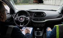 Ehliyet sınavında gerginlik: Komisyon üyesine saldırdılar