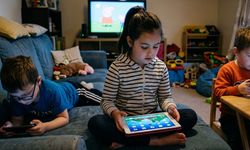 Uzun süreli ekran kullanımı gelişimi olumsuz etkiliyor
