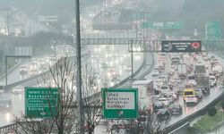 Sağanak yağış İstanbul trafiğini felç etti
