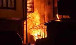 Bahçelievler'de depo yangını bir anda büyüdü