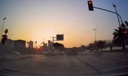 Kartal’da durağa dalan araç kameralara yansıdı