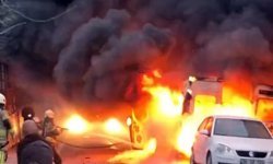 Park halindeki servis minibüsü alev alev yandı