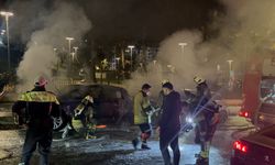 Park halindeki otomobilde yangın çıktı, alevler başka araca sıçradı