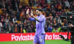 Galatasaraylı taraftarlardan Günay Güvenç'e destek