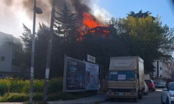 Avcılar'da metruk binada yangın