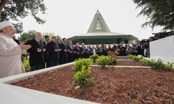 Turgut Özal mezarı başında anıldı