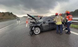 Yağış kazayı beraberinde getirdi: 3 araç birbirine girdi