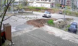 El freni çekilmeyen araç dereye uçtu