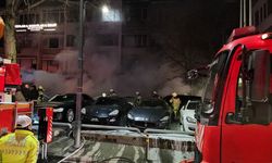 Beşiktaş'ta yangın: 15 araç küle döndü