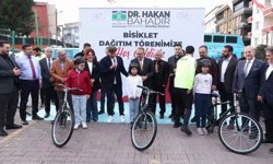Bahçelievler’de bisiklet dağıtım töreni gerçekleştirildi