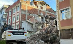 Avcılar’da denetimsiz yıkım: Binanın duvarı çöktü