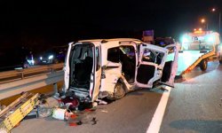 Eyüpsultan'da hafif ticari araç ile minibüs çarpıştı