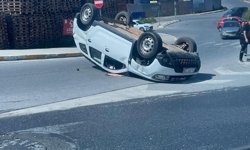 Esenyurt’ta korku dolu anlar: Otomobil takla attı