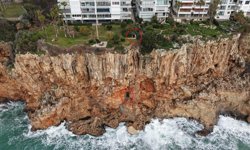 Falezlerdeki kaçak asansör ve baraka için yıkım kararı