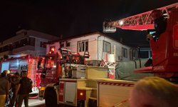 Mahalle alev alev yandı, onlar derbiyi izledi