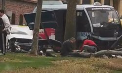 Kontrolden çıkan dolmuş bariyerlere çarptı