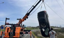 Lüks otomobiliyle kaza yaptı: Araç çayırlık alana uçtu