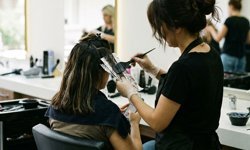 2 Bin TL’lik kuaför hesabını ödemeden kaçtı