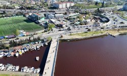 Küçükçekmece Gölü’nde dikkat çeken renk değişimi