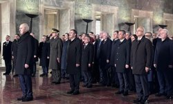 TBMM Başkanı Kurtulmuş ve devlet erkanından Anıtkabir'e ziyaret