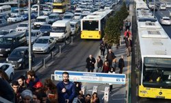 Metrobüs hattında sabah kaosu: Yolcular isyan etti