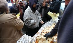 Milli Takım için lokma ve lahmacun dağıttı