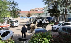 Şanlıurfa'da lise önünde silah sesleri!