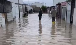 Hatay'da sağanak alarmı: Ev ve iş yerlerini su bastı