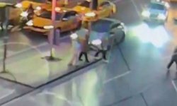 Şişli’de korkunç kaza: Devrilen direk turistin üzerine düştü