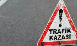 Lastiği patlayan TIR Tuzla'da devrildi