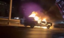 Ümraniye TEM Otoyolu’nda otomobil alev alev yandı