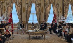 İstanbul Valisi koltuğunu 2'nci sınıfı Asmin Ayşe Aslan'a bıraktı