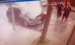 Seyir halindeki araç alevlere teslim oldu